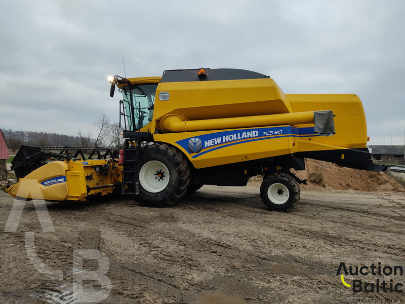 New Holland TC 5.90 - Derliaus nuėmimo kombainas: foto 4 New Holland TC 5.90 - Derliaus nuėmimo kombainas: foto 4