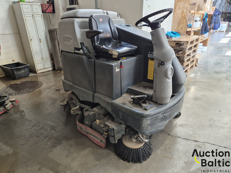 Nilfisk SC6500 - Gatvių šlavimo mašina: foto 1 Nilfisk SC6500 - Gatvių šlavimo mašina: foto 1