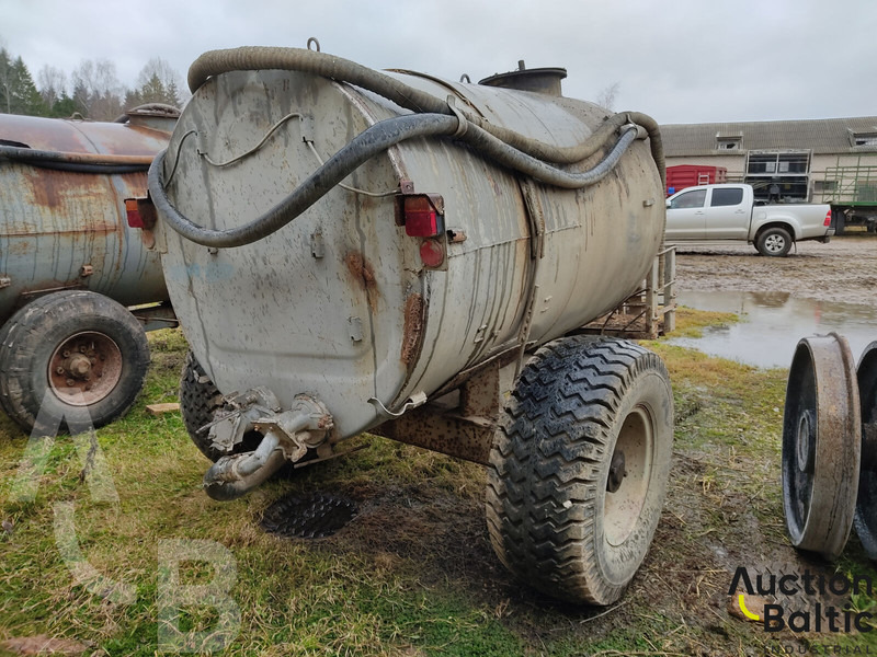 Trailer - tank - Savivartis priekaba: foto 3 Trailer - tank - Savivartis priekaba: foto 3