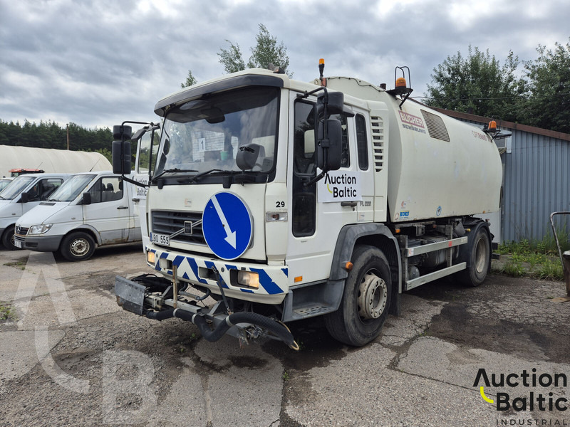 Volvo FL618 - Gatvių šlavimo mašina: foto 2 Volvo FL618 - Gatvių šlavimo mašina: foto 2