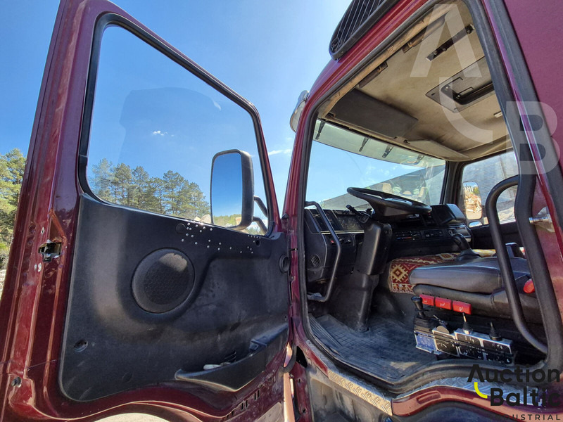 Volvo FM12 - Nuožulnaus pakėlimo ant platformos sunkvežimis: foto 5 Volvo FM12 - Nuožulnaus pakėlimo ant platformos sunkvežimis: foto 5