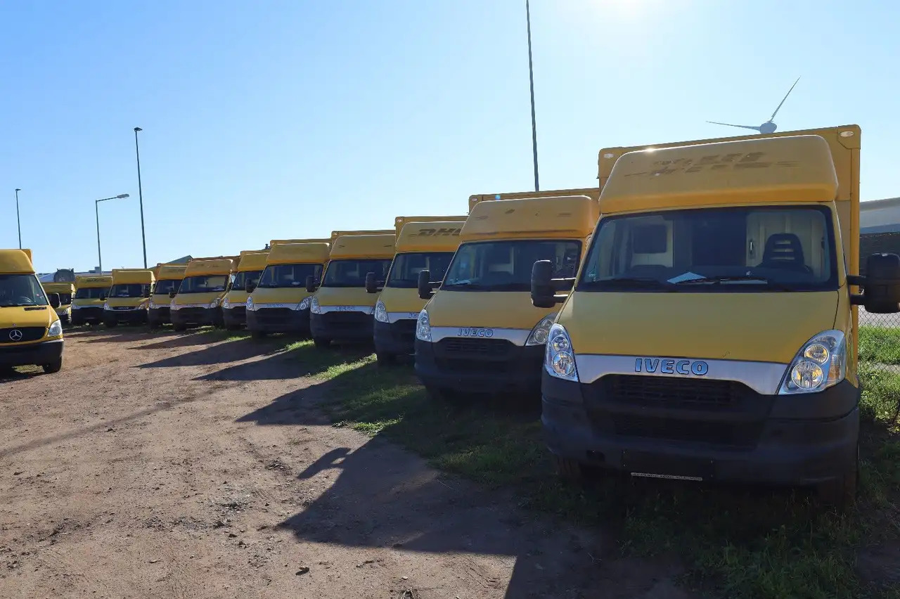 Iveco Daily/ Regalsystem/Luftfeder/KURZ/1. Hand - Furgonas su krovinių dėže: foto 1 Iveco Daily/ Regalsystem/Luftfeder/KURZ/1. Hand - Furgonas su krovinių dėže: foto 1