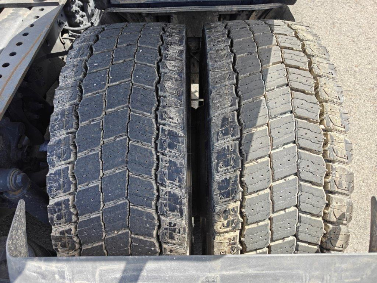 IVECO S-Way AS440S46T/P2LNG Euro6 Intarder Klima - Vilkikas: foto 4 IVECO S-Way AS440S46T/P2LNG Euro6 Intarder Klima - Vilkikas: foto 4