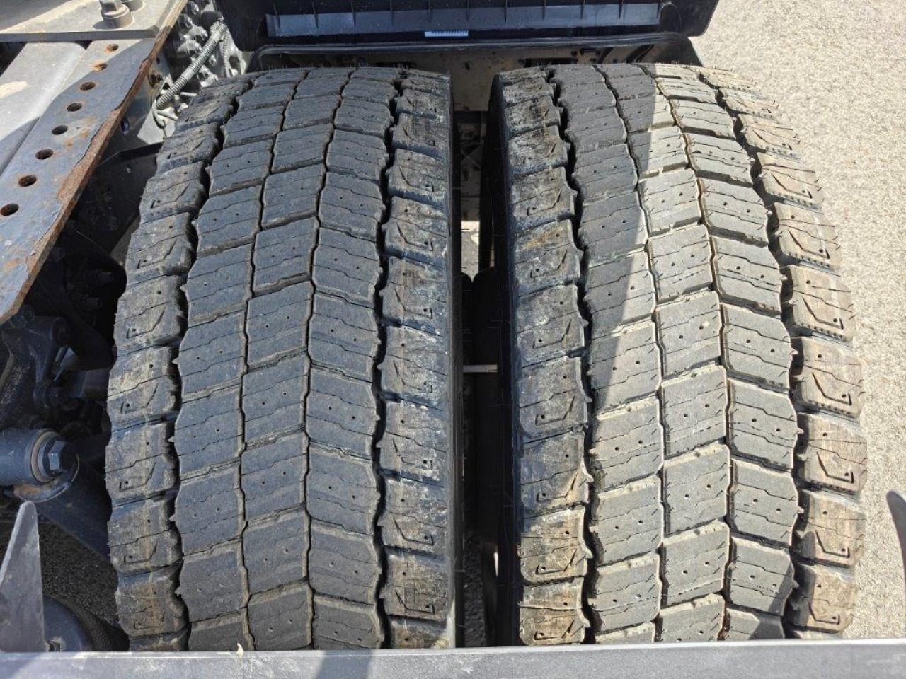 IVECO S-Way AS440S46T/P2LNG Euro6 Intarder Klima - Vilkikas: foto 3 IVECO S-Way AS440S46T/P2LNG Euro6 Intarder Klima - Vilkikas: foto 3