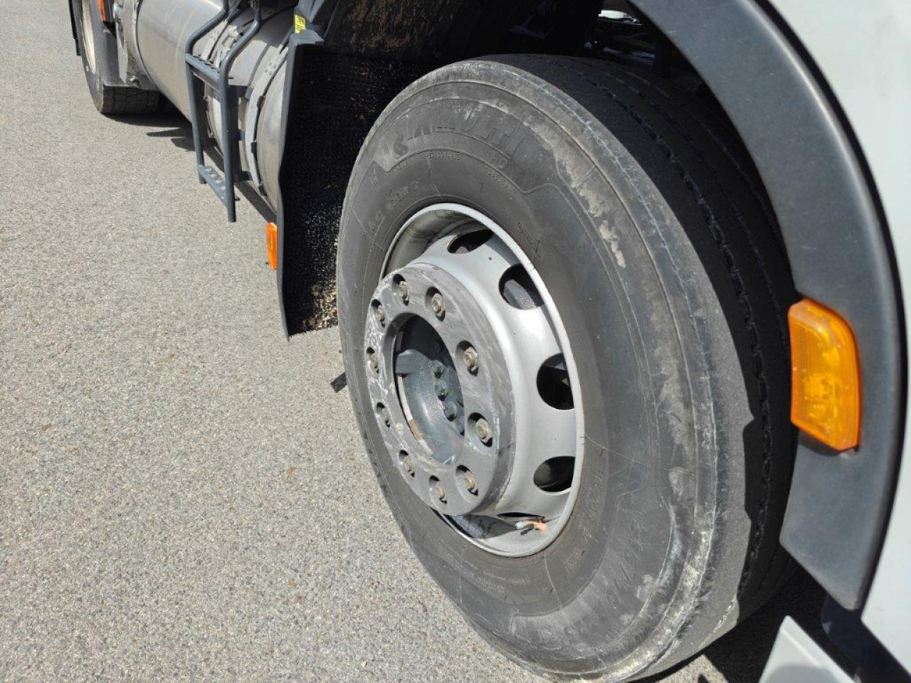 IVECO S-Way AS440S46T/P2LNG Euro6 Intarder Klima - Vilkikas: foto 3 IVECO S-Way AS440S46T/P2LNG Euro6 Intarder Klima - Vilkikas: foto 3