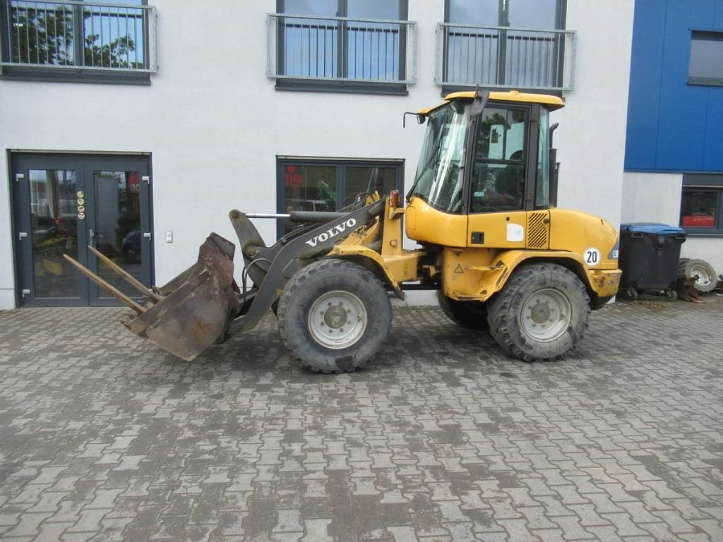 Volvo L 30 B - Ratinis krautuvas: foto 1 Volvo L 30 B - Ratinis krautuvas: foto 1