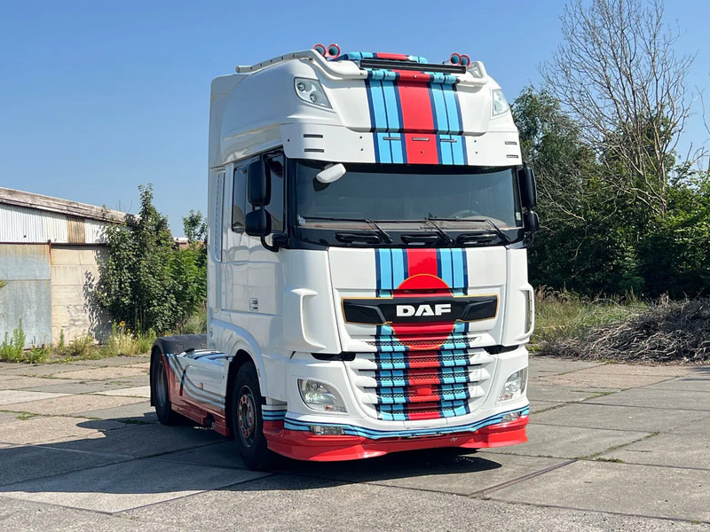 DAF XF 530 MARTINI RACING XF530 full options - Vilkikas: foto 1 DAF XF 530 MARTINI RACING XF530 full options - Vilkikas: foto 1