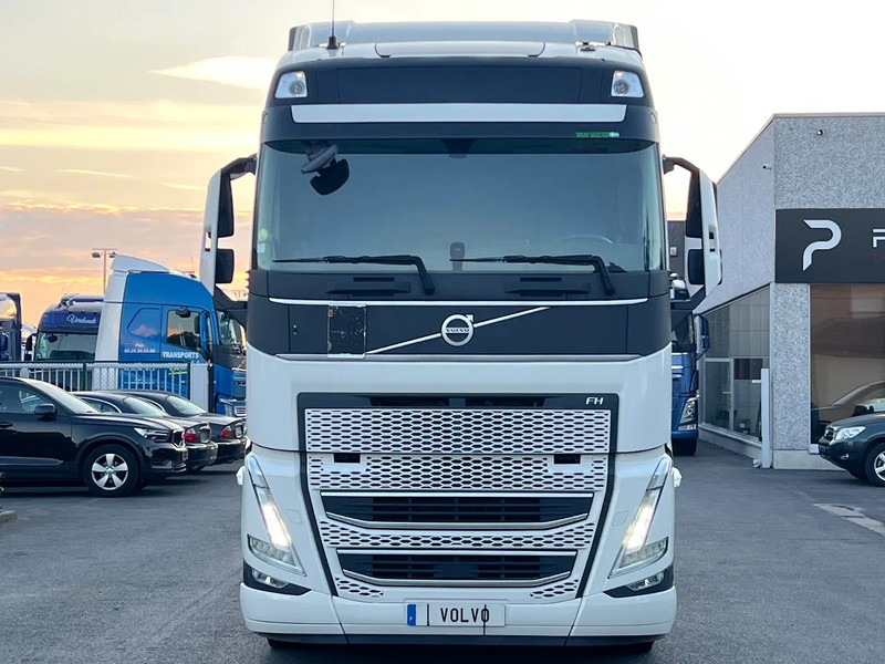 Volvo FH 500 2023**Park cool**FH500 2023 486.000km** - Vilkikas: foto 1 Volvo FH 500 2023**Park cool**FH500 2023 486.000km** - Vilkikas: foto 1