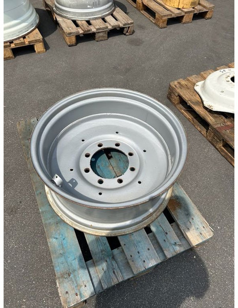 New Holland velg 12x28 - Ratlankis: foto 4 New Holland velg 12x28 - Ratlankis: foto 4
