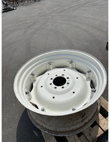 New Holland velg 15 x34 - Ratlankis: foto 3 New Holland velg 15 x34 - Ratlankis: foto 3