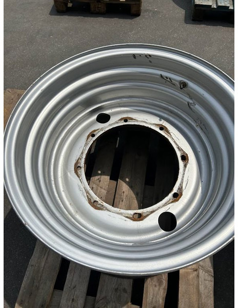 New Holland velg 20 x 28 - Ratlankis: foto 4 New Holland velg 20 x 28 - Ratlankis: foto 4