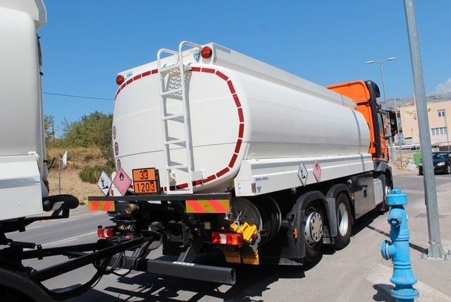 Mercedes-Benz Actros 2548 6x2/4 - Autocisterna: foto 4 Mercedes-Benz Actros 2548 6x2/4 - Autocisterna: foto 4