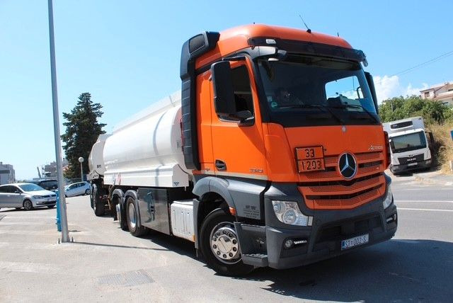 Mercedes-Benz Actros 2548 6x2/4 - Autocisterna: foto 2 Mercedes-Benz Actros 2548 6x2/4 - Autocisterna: foto 2