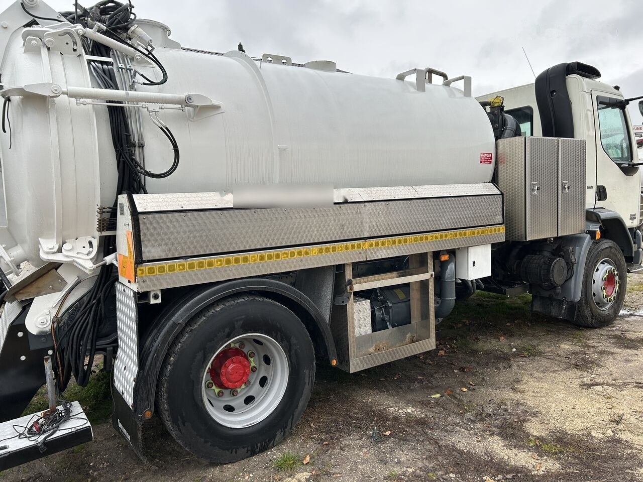 DAF LF55.250 combi tanker - Asenizatorius: foto 2 DAF LF55.250 combi tanker - Asenizatorius: foto 2