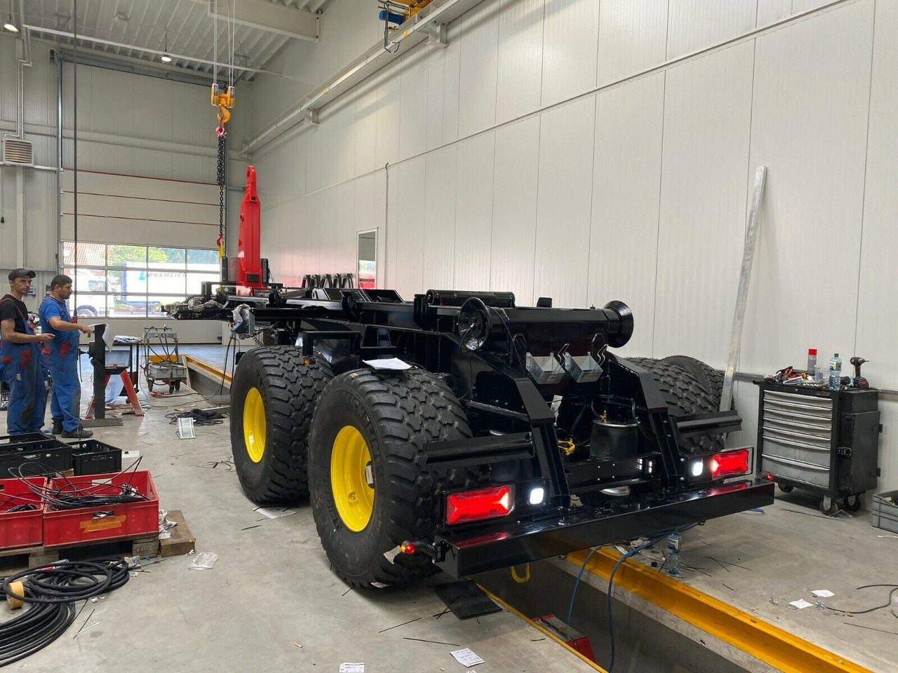 Auflieger Abrollkipper Hakenlift Agrarausführung - Konteineris-vežimus/ Sukeisti kūną puspriekabė: foto 4 Auflieger Abrollkipper Hakenlift Agrarausführung - Konteineris-vežimus/ Sukeisti kūną puspriekabė: foto 4