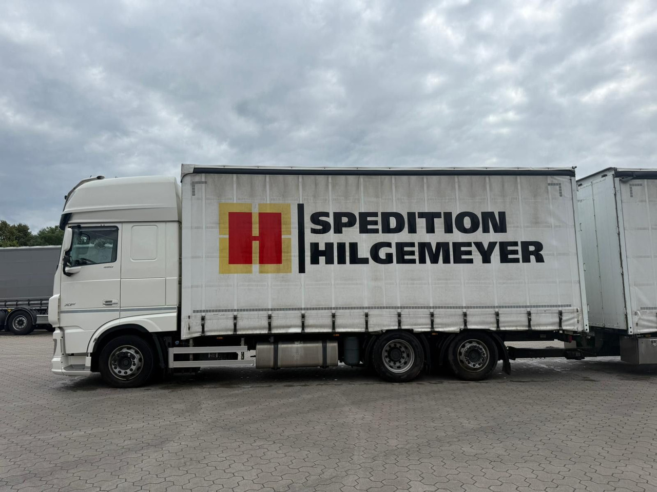 DAF XF 480 FAN LowDeck 6x2 Jumbo Inklusive Anhänger - Tentinis sunkvežimis, Tentinė priekaba: foto 3 DAF XF 480 FAN LowDeck 6x2 Jumbo Inklusive Anhänger - Tentinis sunkvežimis, Tentinė priekaba: foto 3