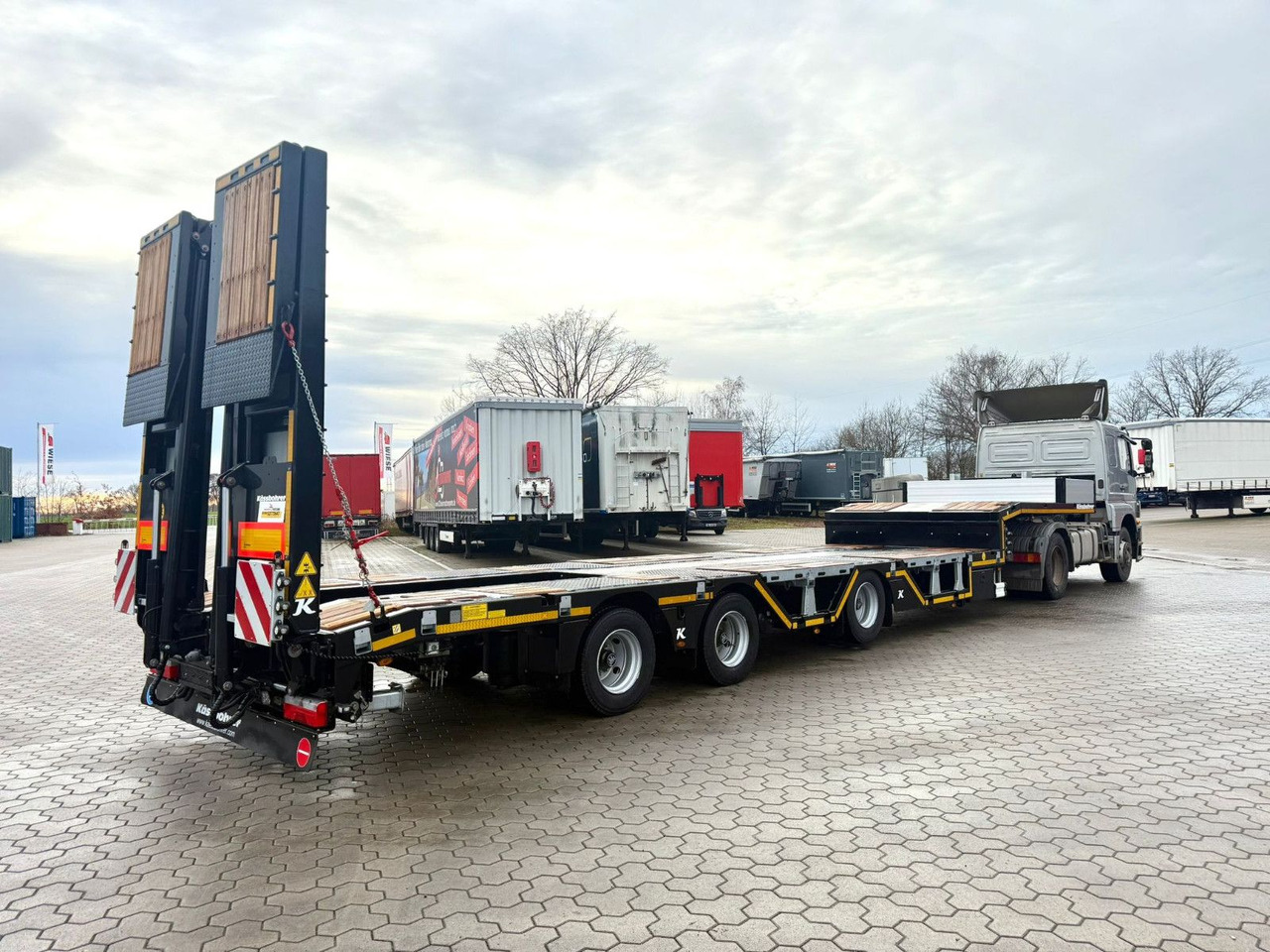 Kässbohrer SLAR3 Tele Tiefbett Radmulden metallisiert - Žemo profilio platforma puspriekabė: foto 2 Kässbohrer SLAR3 Tele Tiefbett Radmulden metallisiert - Žemo profilio platforma puspriekabė: foto 2