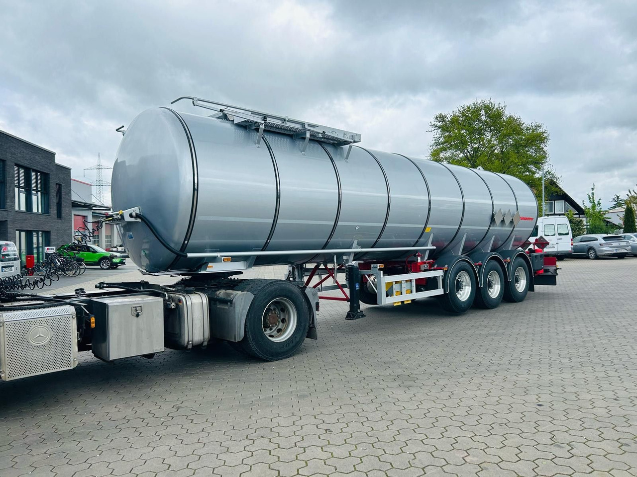 Kässbohrer STS.SS Edelstahl Tankauflieger Bitumen 32m³ - Puspriekabė cisterna: foto 2 Kässbohrer STS.SS Edelstahl Tankauflieger Bitumen 32m³ - Puspriekabė cisterna: foto 2