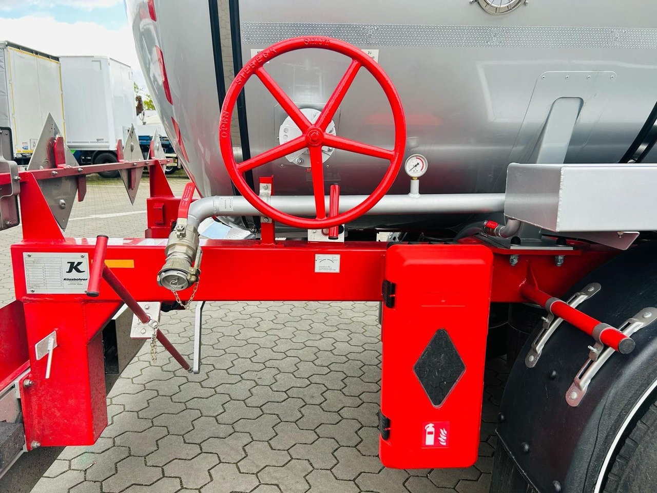 Kässbohrer STS.SS Edelstahl Tankauflieger Bitumen 32m³ - Puspriekabė cisterna: foto 5 Kässbohrer STS.SS Edelstahl Tankauflieger Bitumen 32m³ - Puspriekabė cisterna: foto 5