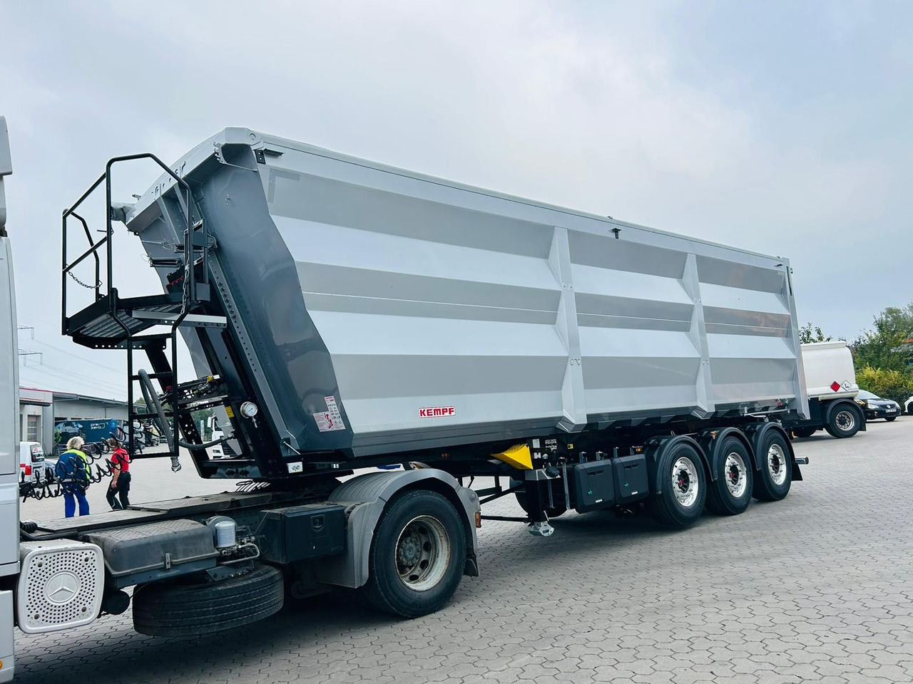 Kempf SKM 36/3 SHL-Light 3-Achs Stahl Kipper 51m³ - Savivartis puspriekabė: foto 1 Kempf SKM 36/3 SHL-Light 3-Achs Stahl Kipper 51m³ - Savivartis puspriekabė: foto 1