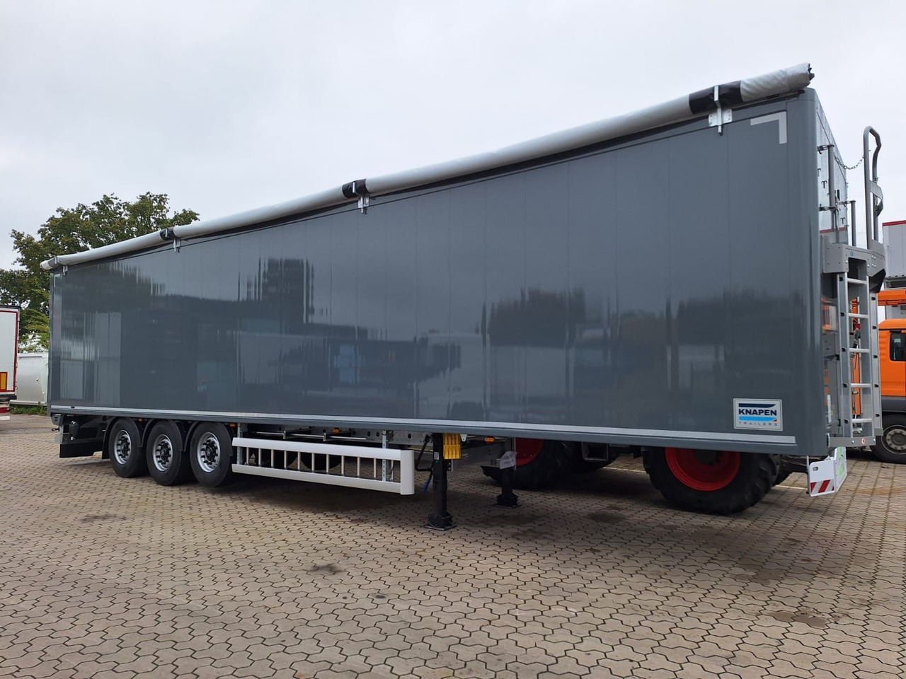 Knapen 92 m³ 10 mm Boden günstig - Su slankiojanciomis grindimis puspriekabė: foto 1 Knapen 92 m³ 10 mm Boden günstig - Su slankiojanciomis grindimis puspriekabė: foto 1