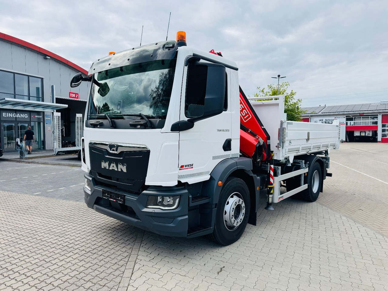 MAN 18.320 4x2 mit Fassi Ladekran Sofort Verfügbar - Savivartis sunkvežimis, Sunkvežimis su kranu: foto 1 MAN 18.320 4x2 mit Fassi Ladekran Sofort Verfügbar - Savivartis sunkvežimis, Sunkvežimis su kranu: foto 1