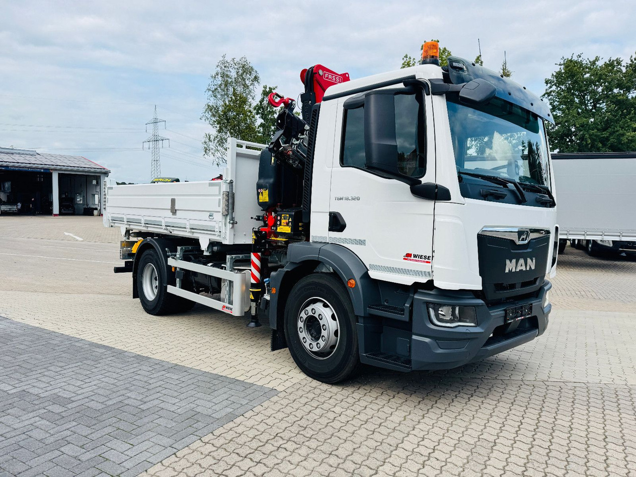 MAN 18.320 4x2 mit Fassi Ladekran Sofort Verfügbar - Sunkvežimis su kranu: foto 3 MAN 18.320 4x2 mit Fassi Ladekran Sofort Verfügbar - Sunkvežimis su kranu: foto 3