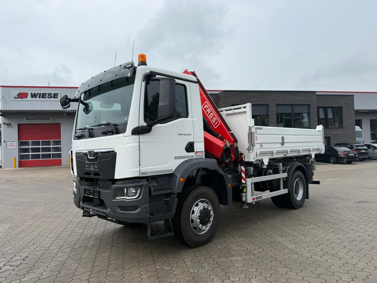 MAN 18.320 4x4 mit Fassi Ladekran Sofort Verfügbar - Savivartis sunkvežimis, Sunkvežimis su kranu: foto 1 MAN 18.320 4x4 mit Fassi Ladekran Sofort Verfügbar - Savivartis sunkvežimis, Sunkvežimis su kranu: foto 1