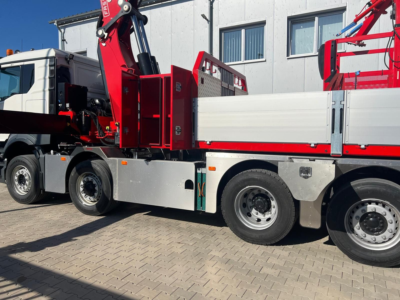 Platforminis/ Bortinis sunkvežimis, Sunkvežimis su kranu MAN 8x4 mit F1150RA.2.28 L616 Winde: foto 14