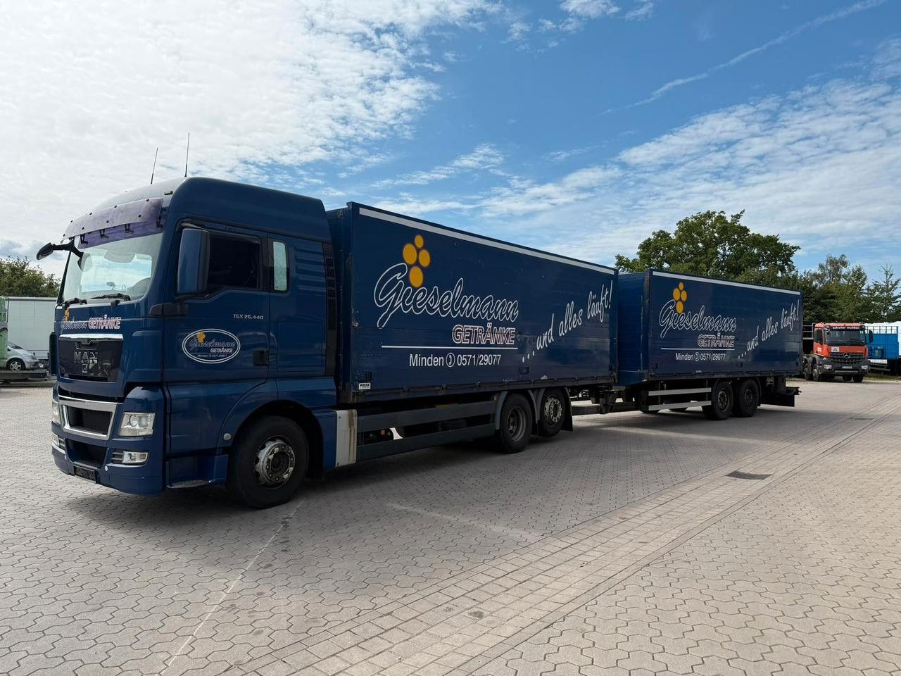 MAN TGA mit Kofferaufbau/Getränkeaufbau + Anhänger - Gėrimų tiekimo sunkvežimis: foto 2 MAN TGA mit Kofferaufbau/Getränkeaufbau + Anhänger - Gėrimų tiekimo sunkvežimis: foto 2