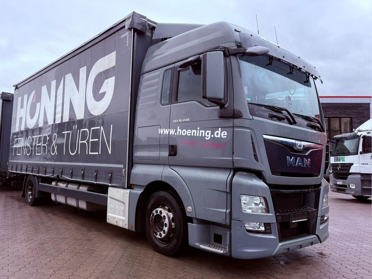 MAN TGX 18.440 LL Volumen LKW mit Staplerhalterung MAN TGX 18.440 LL Volumen LKW mit Staplerhalterung - Tentinis sunkvežimis: foto 2 MAN TGX 18.440 LL Volumen LKW mit Staplerhalterung MAN TGX 18.440 LL Volumen LKW mit Staplerhalterung - Tentinis sunkvežimis: foto 2