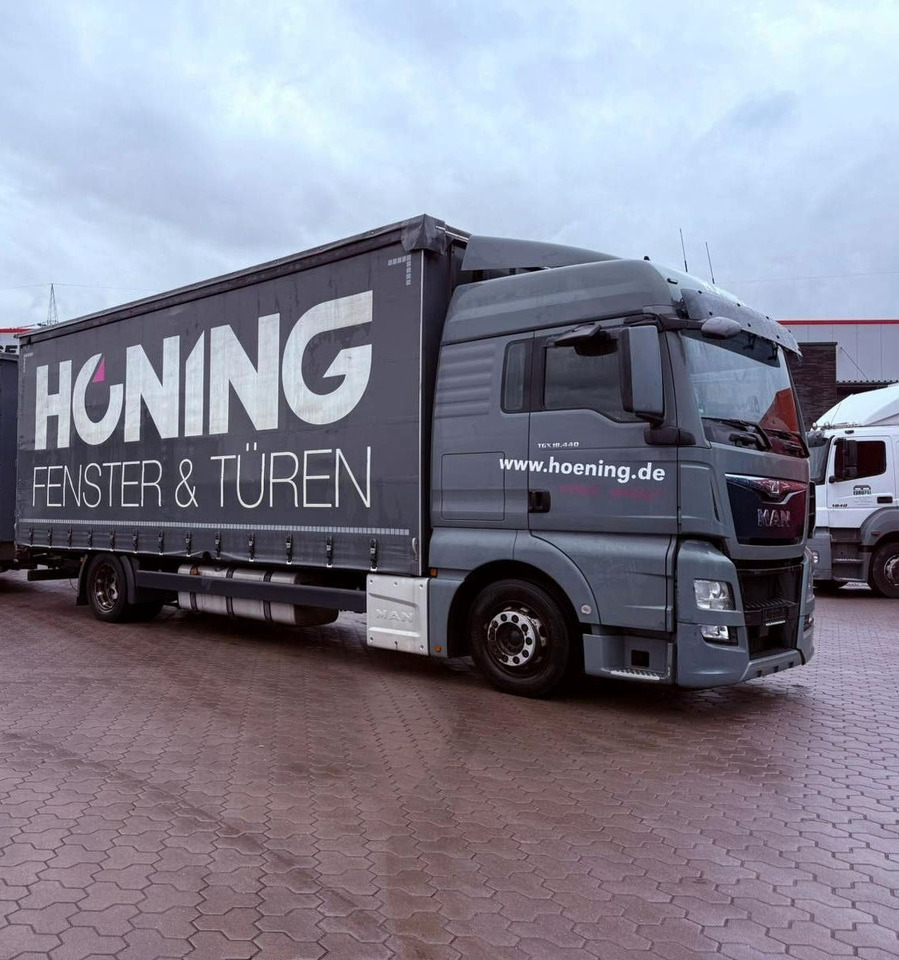 MAN TGX 18.440 LL Volumen LKW mit Staplerhalterung MAN TGX 18.440 LL Volumen LKW mit Staplerhalterung - Tentinis sunkvežimis: foto 1 MAN TGX 18.440 LL Volumen LKW mit Staplerhalterung MAN TGX 18.440 LL Volumen LKW mit Staplerhalterung - Tentinis sunkvežimis: foto 1