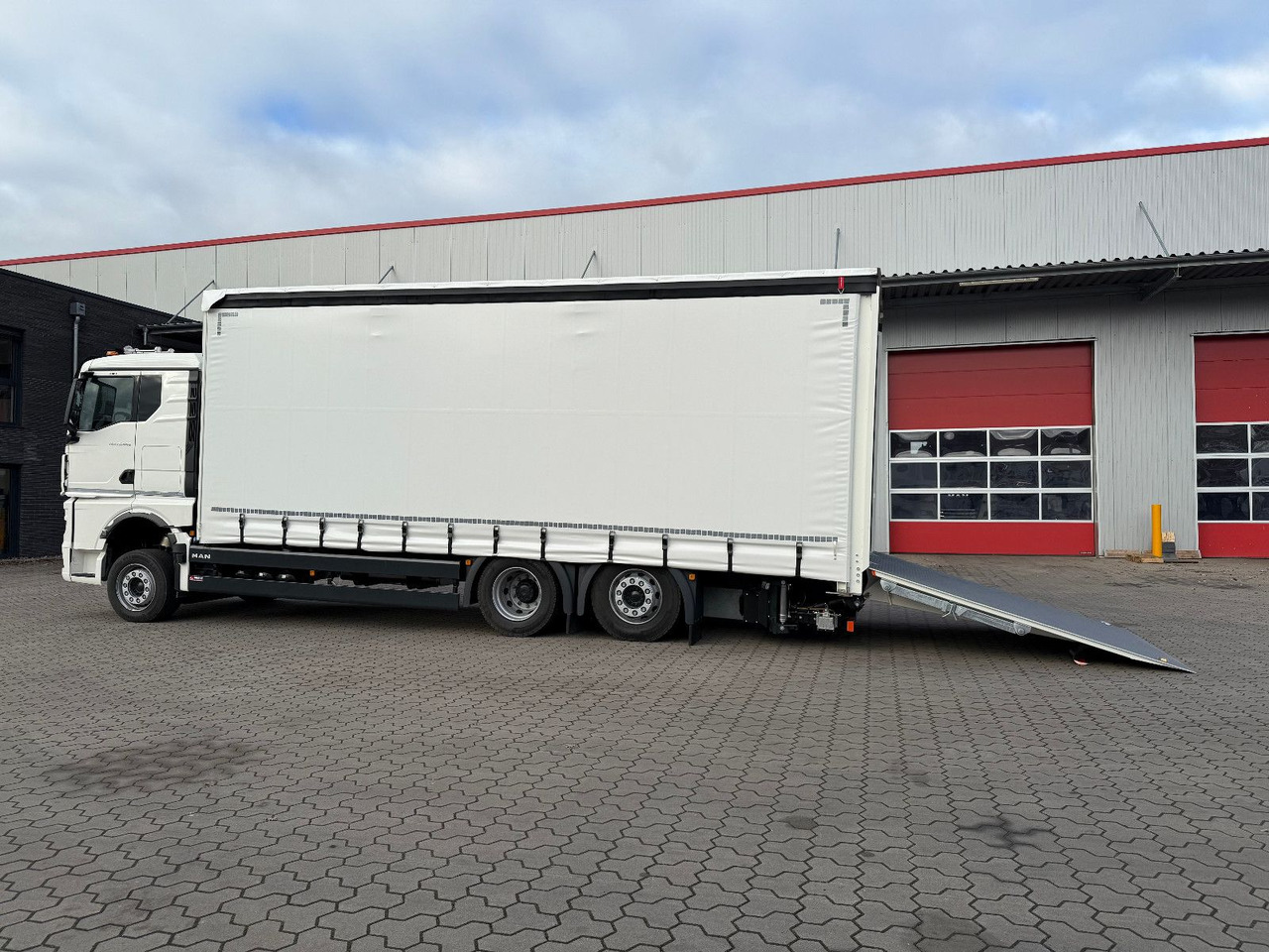 MAN TGX 26.440 6x2 LL Schwerlast Ladebordwand/Rampe - Evakuatorius: foto 2 MAN TGX 26.440 6x2 LL Schwerlast Ladebordwand/Rampe - Evakuatorius: foto 2