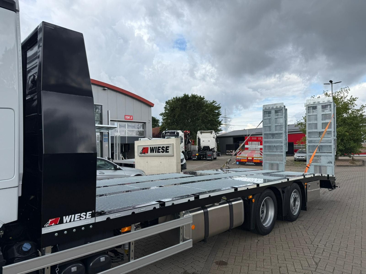 Mercedes-Benz Actros mit Rampen, Maschinentransporter - Platforminis/ Bortinis sunkvežimis: foto 2 Mercedes-Benz Actros mit Rampen, Maschinentransporter - Platforminis/ Bortinis sunkvežimis: foto 2