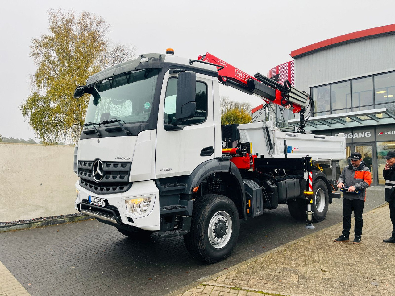 Mercedes-Benz Arocs 1835 4x4 Meiller Fassi F135 Kran Kipper - Savivartis sunkvežimis, Sunkvežimis su kranu: foto 2 Mercedes-Benz Arocs 1835 4x4 Meiller Fassi F135 Kran Kipper - Savivartis sunkvežimis, Sunkvežimis su kranu: foto 2