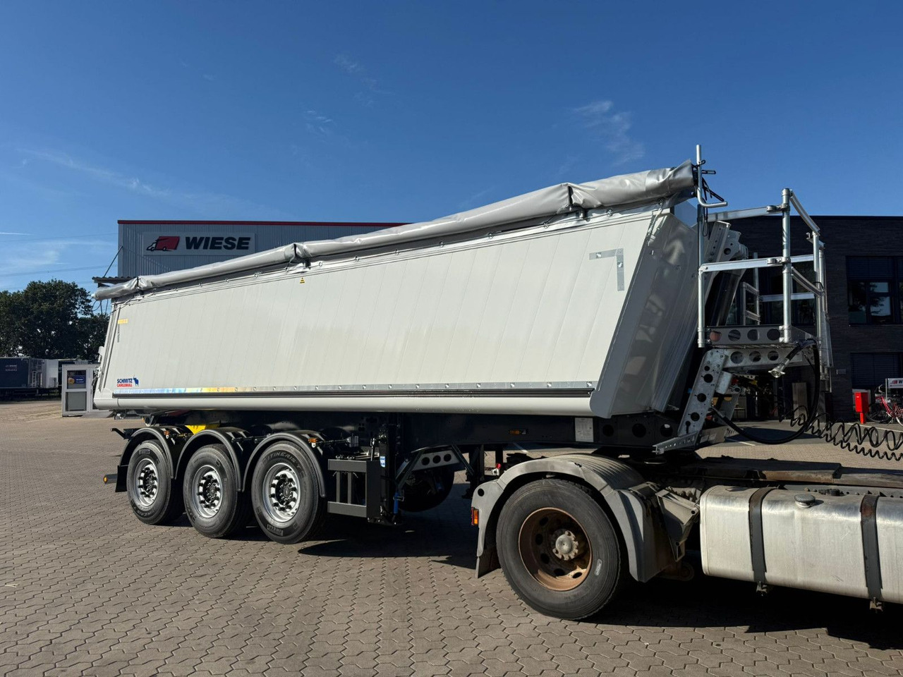 Schmitz Cargobull SKI 24 SL 7.2 3-Achs Alu Mulde 27m³ Sofort Verfü - Savivartis puspriekabė: foto 1 Schmitz Cargobull SKI 24 SL 7.2 3-Achs Alu Mulde 27m³ Sofort Verfü - Savivartis puspriekabė: foto 1
