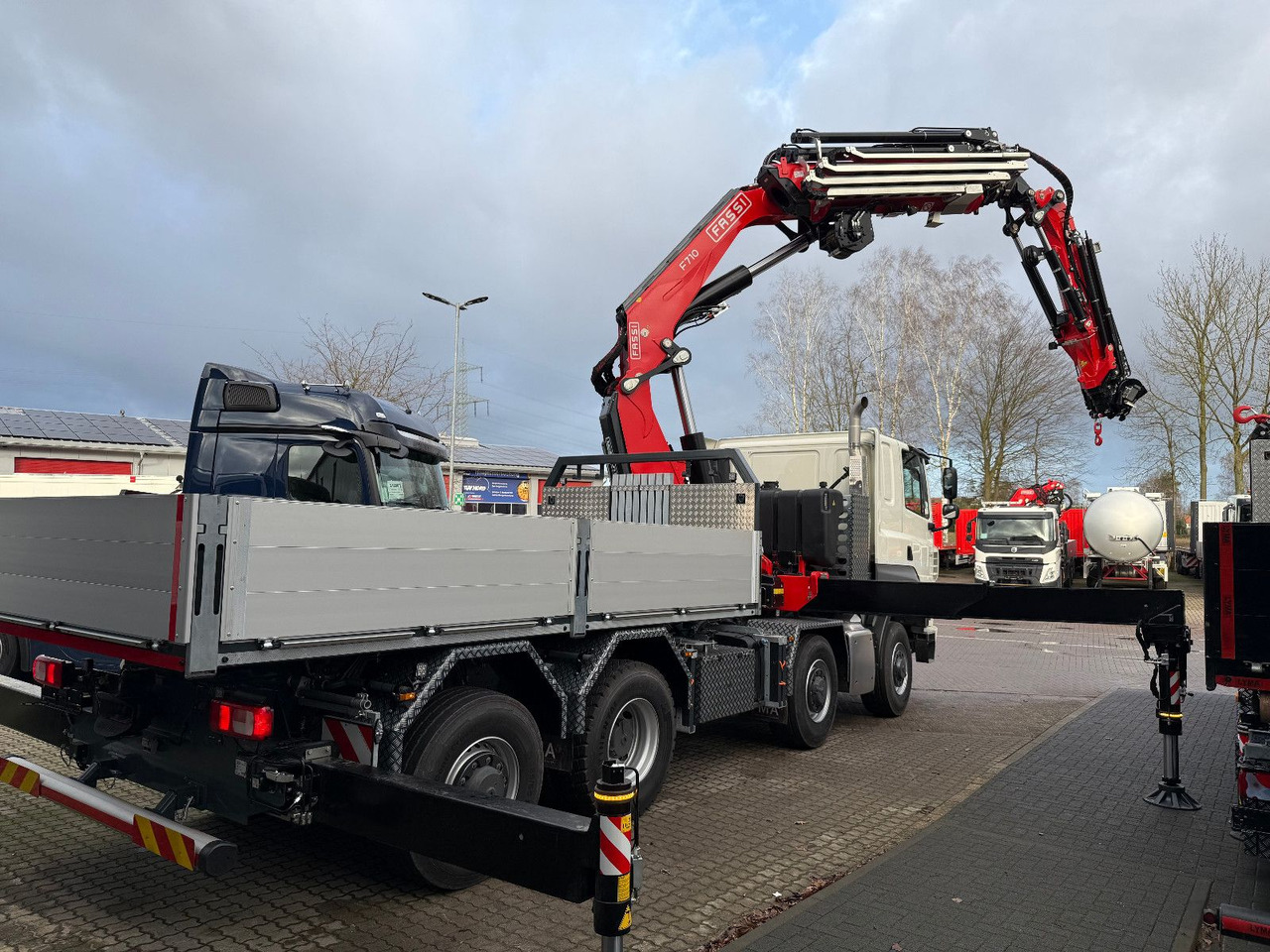 Tatra 41.500 8x8 Phoenix Fassi F710 Kran - Platforminis/ Bortinis sunkvežimis, Sunkvežimis su kranu: foto 4 Tatra 41.500 8x8 Phoenix Fassi F710 Kran - Platforminis/ Bortinis sunkvežimis, Sunkvežimis su kranu: foto 4