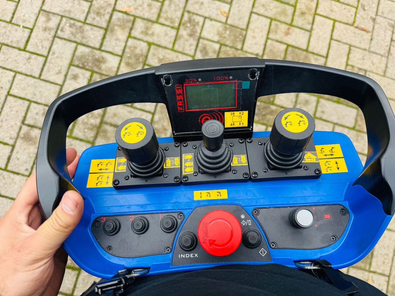 Volvo FH 500 8x4 Kran F820 RA2.27 Jib & Winde Sofort - Vilkikas: foto 4 Volvo FH 500 8x4 Kran F820 RA2.27 Jib & Winde Sofort - Vilkikas: foto 4