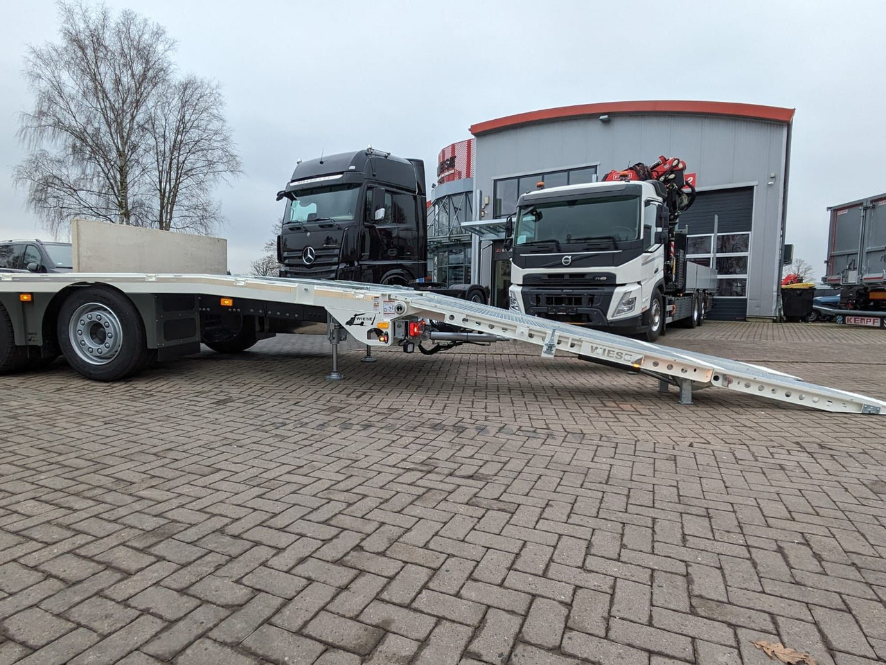 Volvo FH 420 Maschinentransporter mit Rampen - Platforminis/ Bortinis sunkvežimis: foto 5 Volvo FH 420 Maschinentransporter mit Rampen - Platforminis/ Bortinis sunkvežimis: foto 5