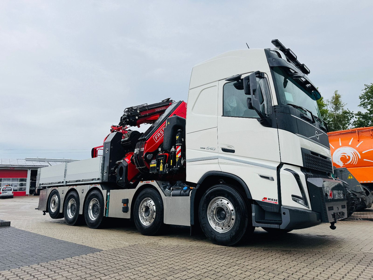 Volvo FH540 10x4 mit F1150 Ladekran, Sattelzugmaschine - Platforminis/ Bortinis sunkvežimis, Sunkvežimis su kranu: foto 2 Volvo FH540 10x4 mit F1150 Ladekran, Sattelzugmaschine - Platforminis/ Bortinis sunkvežimis, Sunkvežimis su kranu: foto 2