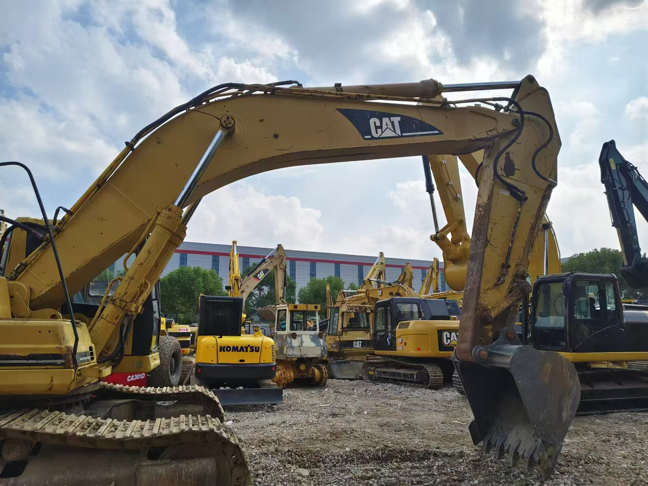 CATERPILLAR 330B - Vikšrinis ekskavatorius: foto 4 CATERPILLAR 330B - Vikšrinis ekskavatorius: foto 4