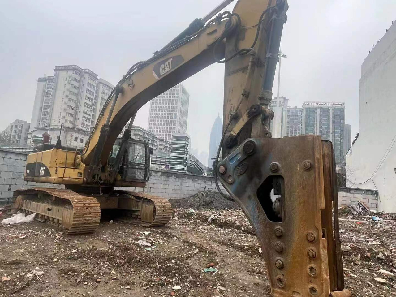 CATERPILLAR 345B - Vikšrinis ekskavatorius: foto 2 CATERPILLAR 345B - Vikšrinis ekskavatorius: foto 2