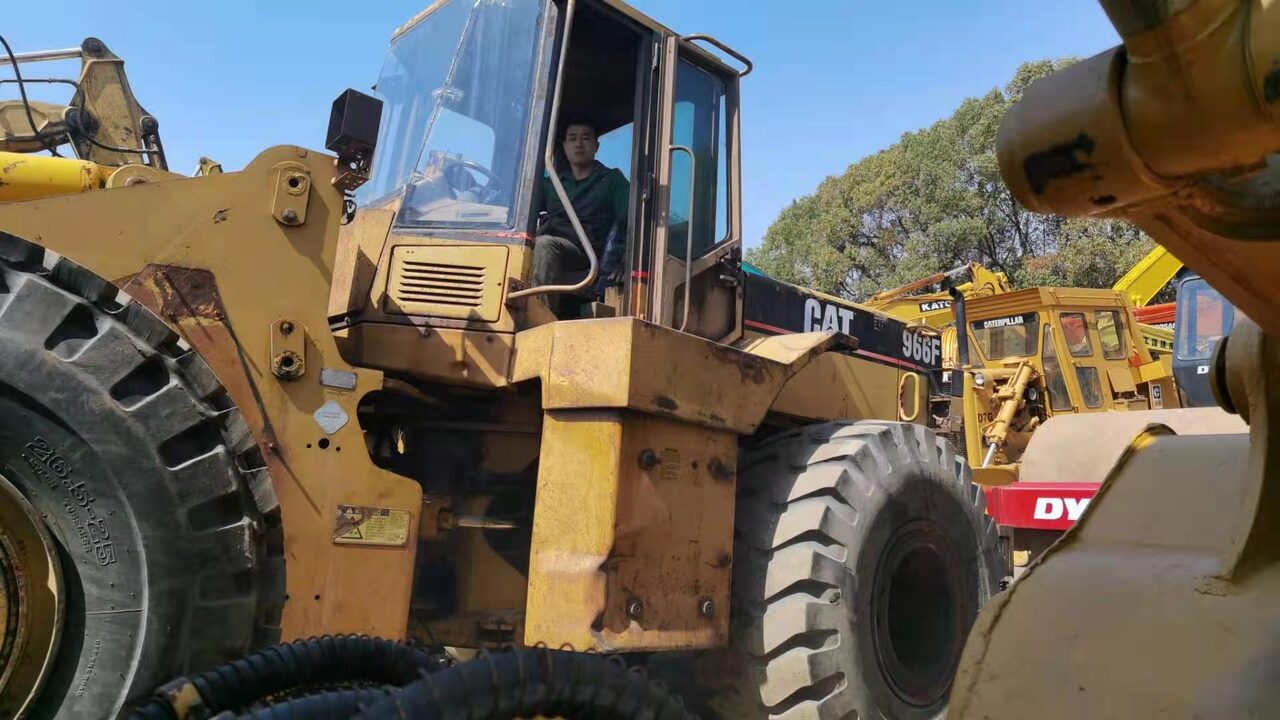 CATERPILLAR 966F - Ratinis krautuvas: foto 2 CATERPILLAR 966F - Ratinis krautuvas: foto 2