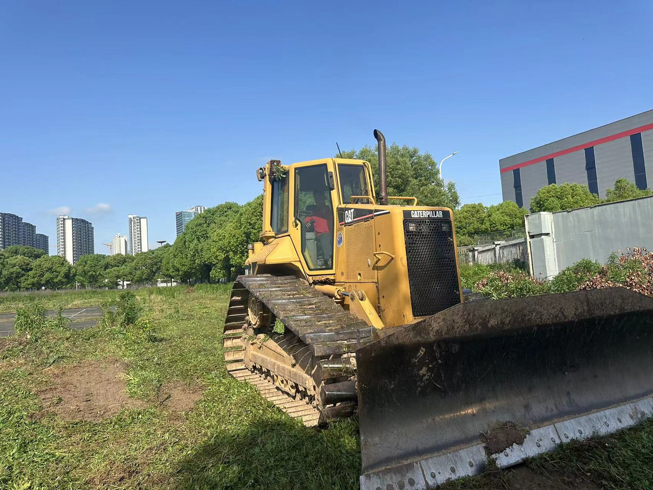 CATERPILLAR D5N - Buldozeris: foto 1 CATERPILLAR D5N - Buldozeris: foto 1