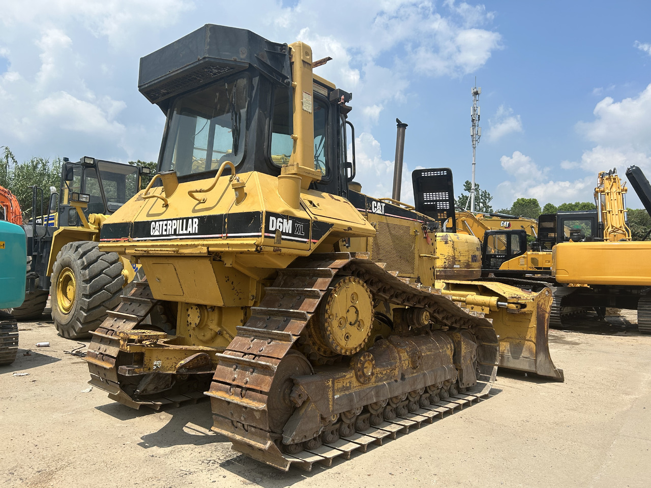 CATERPILLAR D6M XL - Buldozeris: foto 2 CATERPILLAR D6M XL - Buldozeris: foto 2