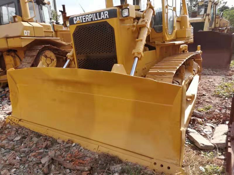 CATERPILLAR D8K - Buldozeris: foto 2 CATERPILLAR D8K - Buldozeris: foto 2