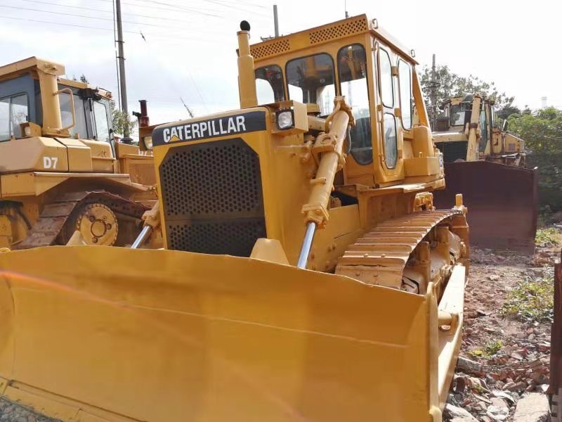 CATERPILLAR D8K - Buldozeris: foto 1 CATERPILLAR D8K - Buldozeris: foto 1