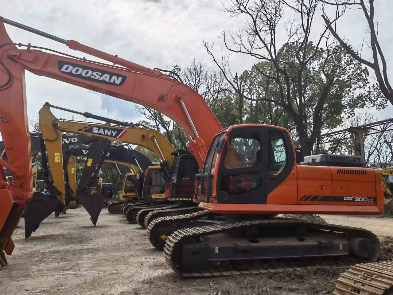 DOOSAN DX300 - Vikšrinis ekskavatorius: foto 1 DOOSAN DX300 - Vikšrinis ekskavatorius: foto 1