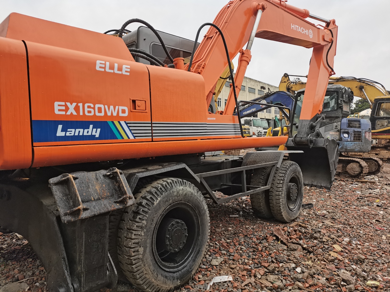 HITACHI EX160WD - Ratinis ekskavatorius: foto 3 HITACHI EX160WD - Ratinis ekskavatorius: foto 3