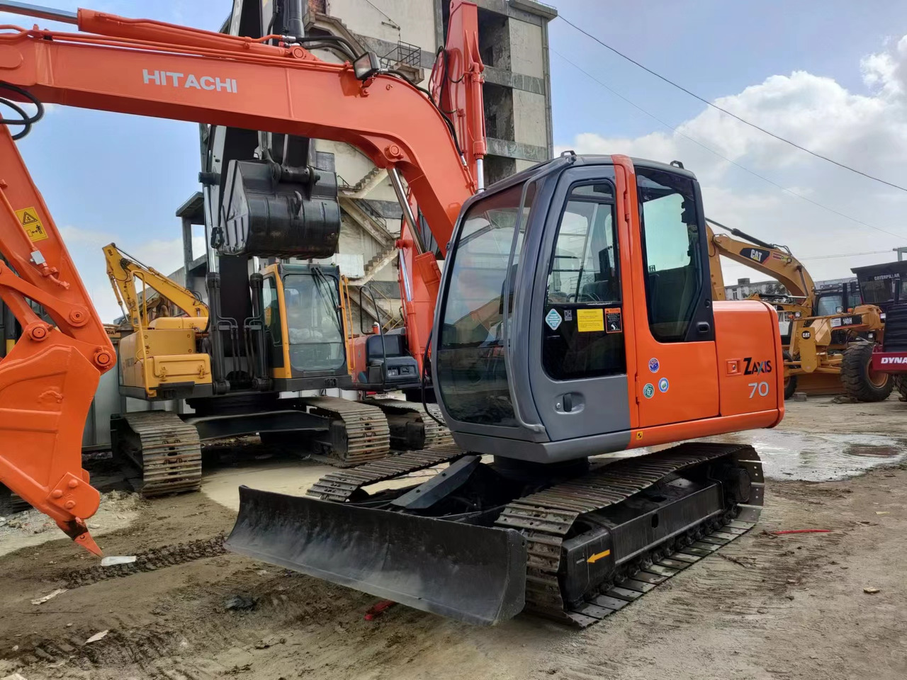 HITACHI ZX200-3G - Vikšrinis ekskavatorius: foto 4 HITACHI ZX200-3G - Vikšrinis ekskavatorius: foto 4
